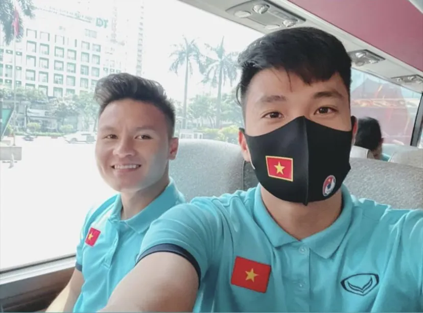 ĐT Việt Nam lên đường, quyết tâm chinh phục giấc mơ World Cup 2022 - Ảnh 4.