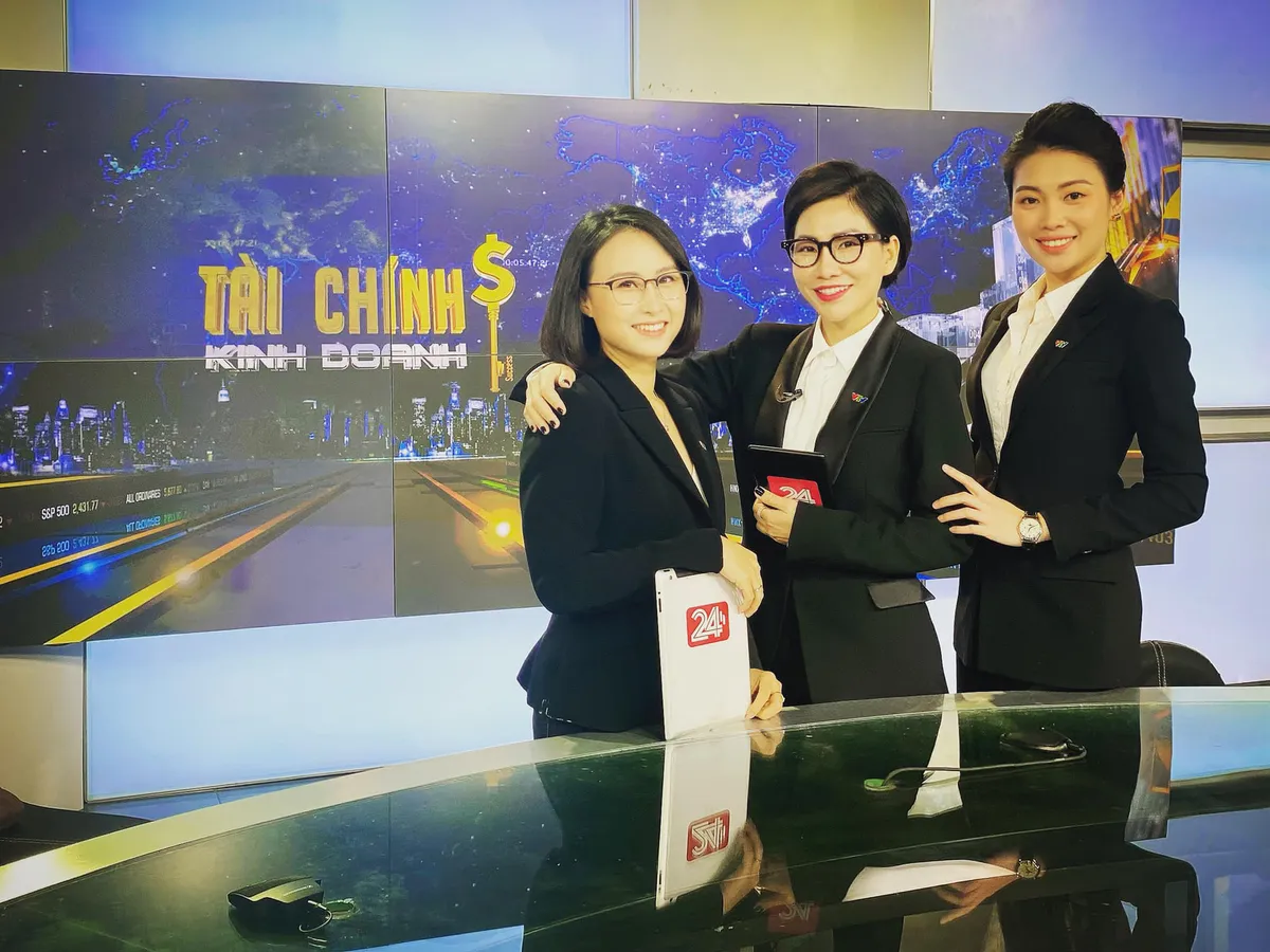 Hậu trường Bản tin Tài chính kinh doanh cực vui, cực nhộn từ dàn BTV - Ảnh 2.