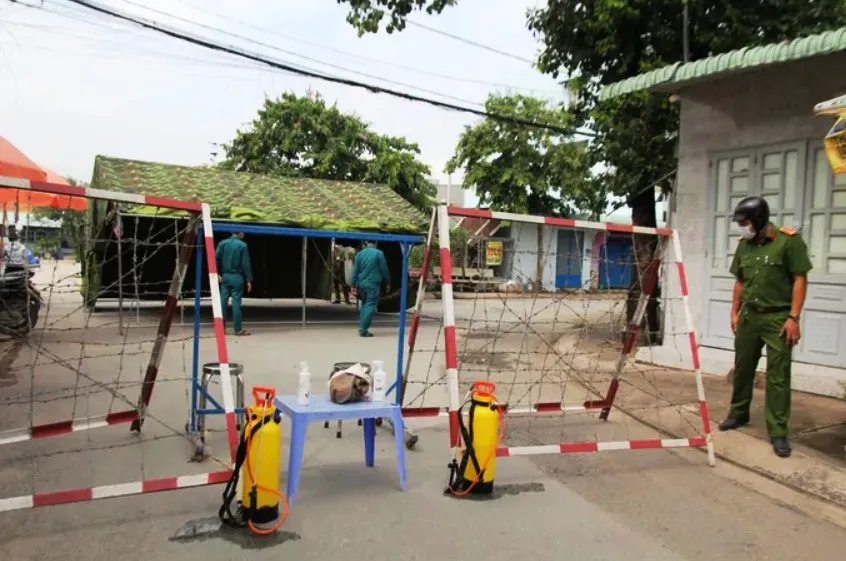 TP Hồ Chí Minh tính toán phương án giãn cách xã hội ở một số nơi - Ảnh 1.