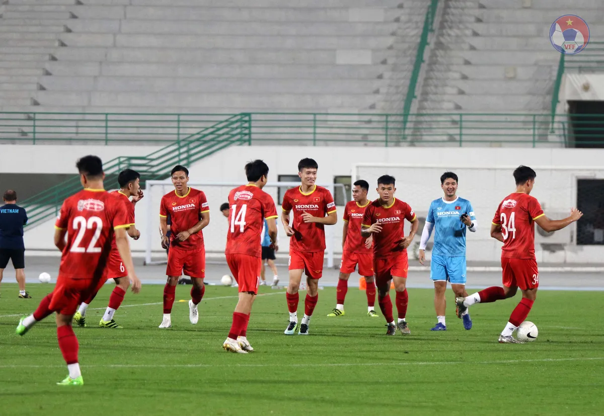 Chùm ảnh: Buổi tập thứ 2 của ĐT Việt Nam tại UAE - Ảnh 1. Chùm ảnh: Buổi tập thứ 2 của ĐT Việt Nam tại UAE - Ảnh 1.