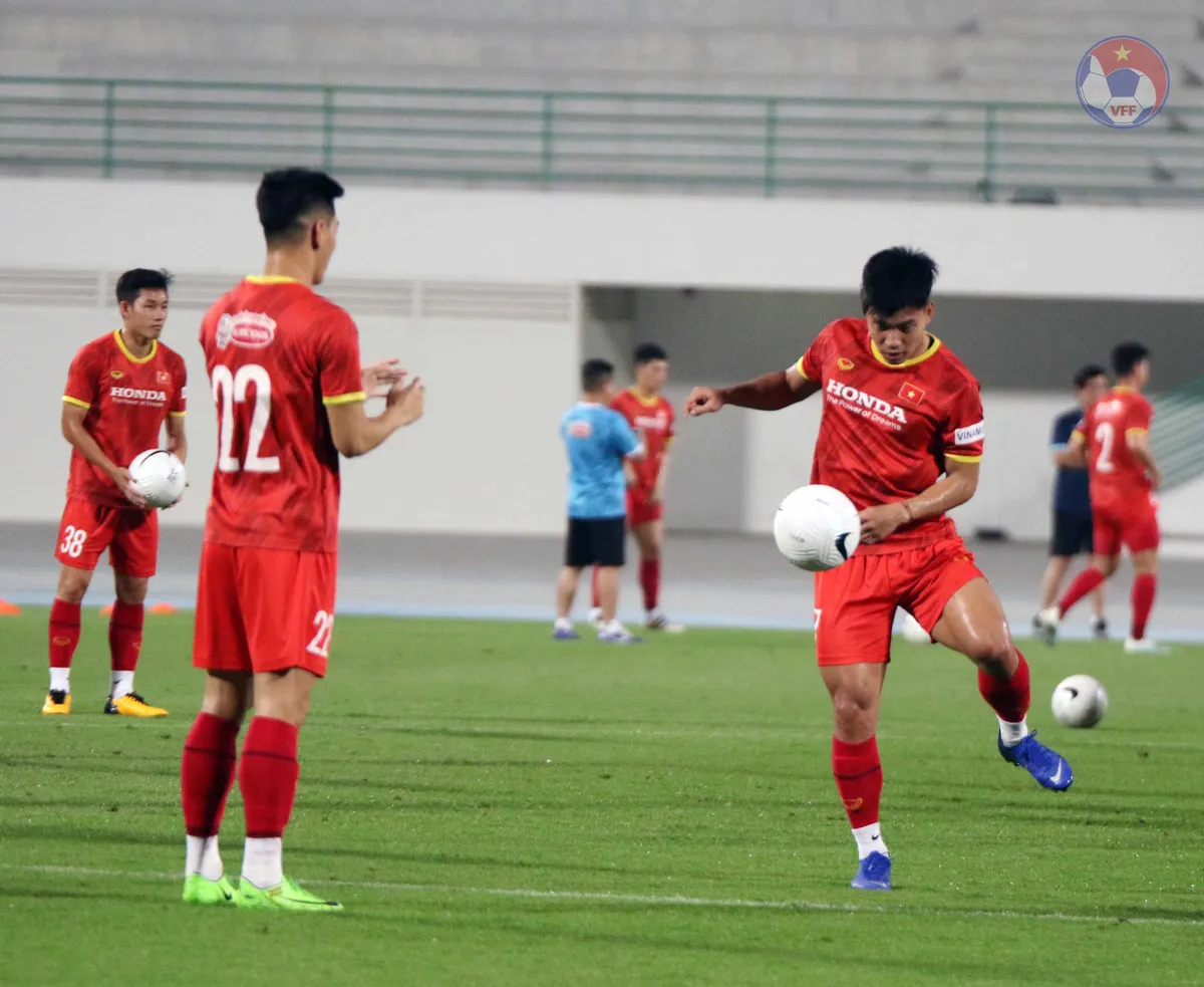 Chùm ảnh: Buổi tập thứ 2 của ĐT Việt Nam tại UAE - Ảnh 12. Chùm ảnh: Buổi tập thứ 2 của ĐT Việt Nam tại UAE - Ảnh 12.