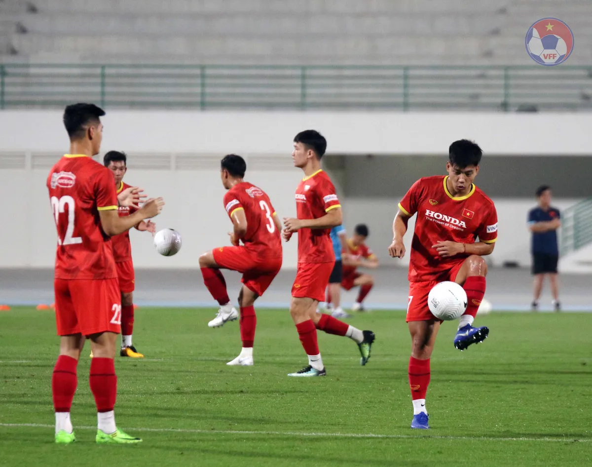 Chùm ảnh: Buổi tập thứ 2 của ĐT Việt Nam tại UAE - Ảnh 10. Chùm ảnh: Buổi tập thứ 2 của ĐT Việt Nam tại UAE - Ảnh 10.