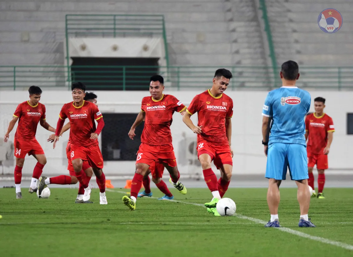 Chùm ảnh: Buổi tập thứ 2 của ĐT Việt Nam tại UAE - Ảnh 6. Chùm ảnh: Buổi tập thứ 2 của ĐT Việt Nam tại UAE - Ảnh 6.