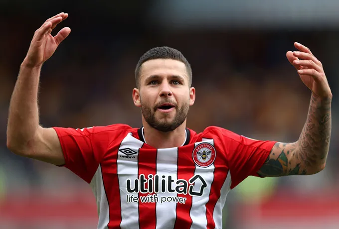 Brentford thăng hạng Ngoại hạng Anh lần đầu tiên - Ảnh 2.