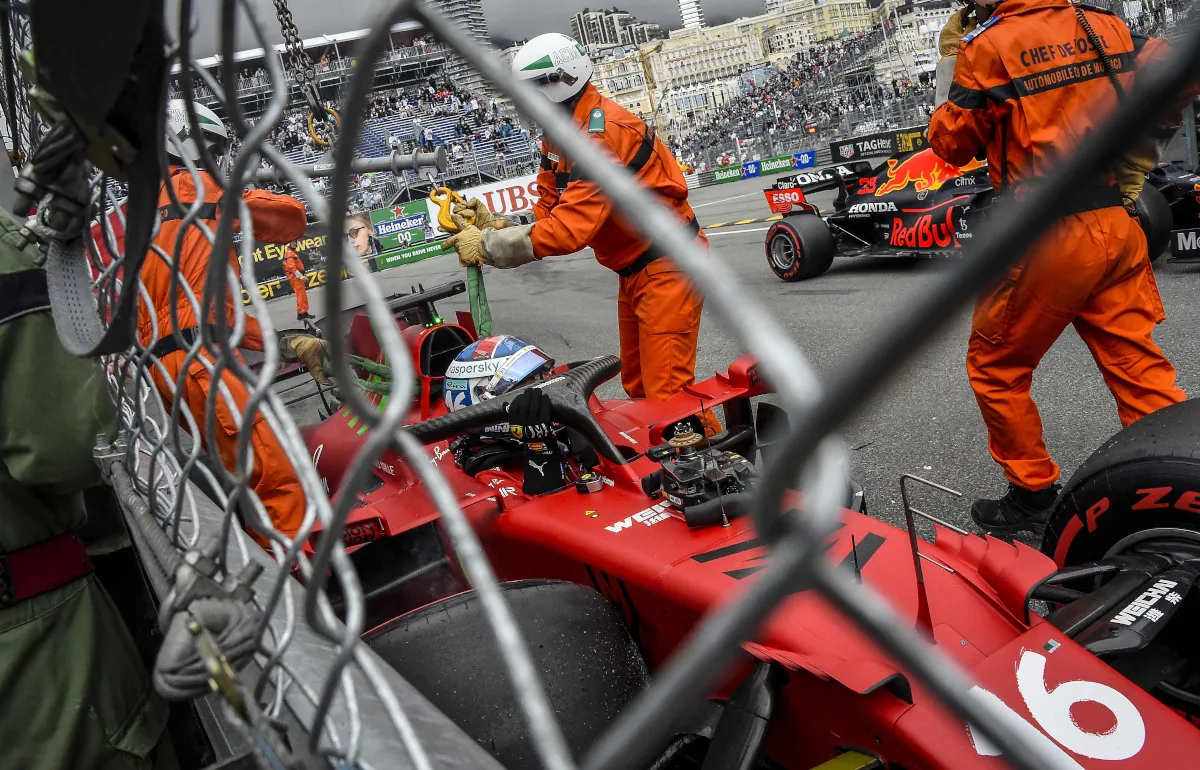 Charles Leclerc nhận tin vui trước thềm GP Azerbaijan - Ảnh 1.