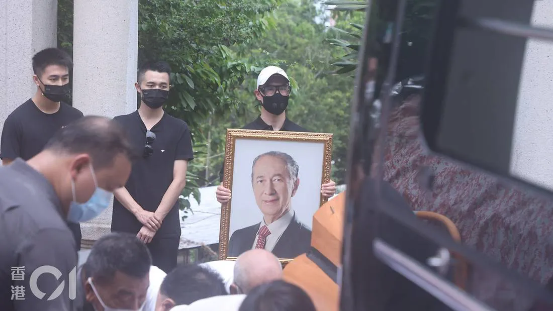 Vua s&ograve;ng b&agrave;i H&agrave; Hồng S&acirc;n đ&atilde; được ch&ocirc;n cất sau 1 năm qua đời, quan t&agrave;i trị gi&aacute; 8 triệu đ&ocirc; la Hong Kong - Ảnh 1.