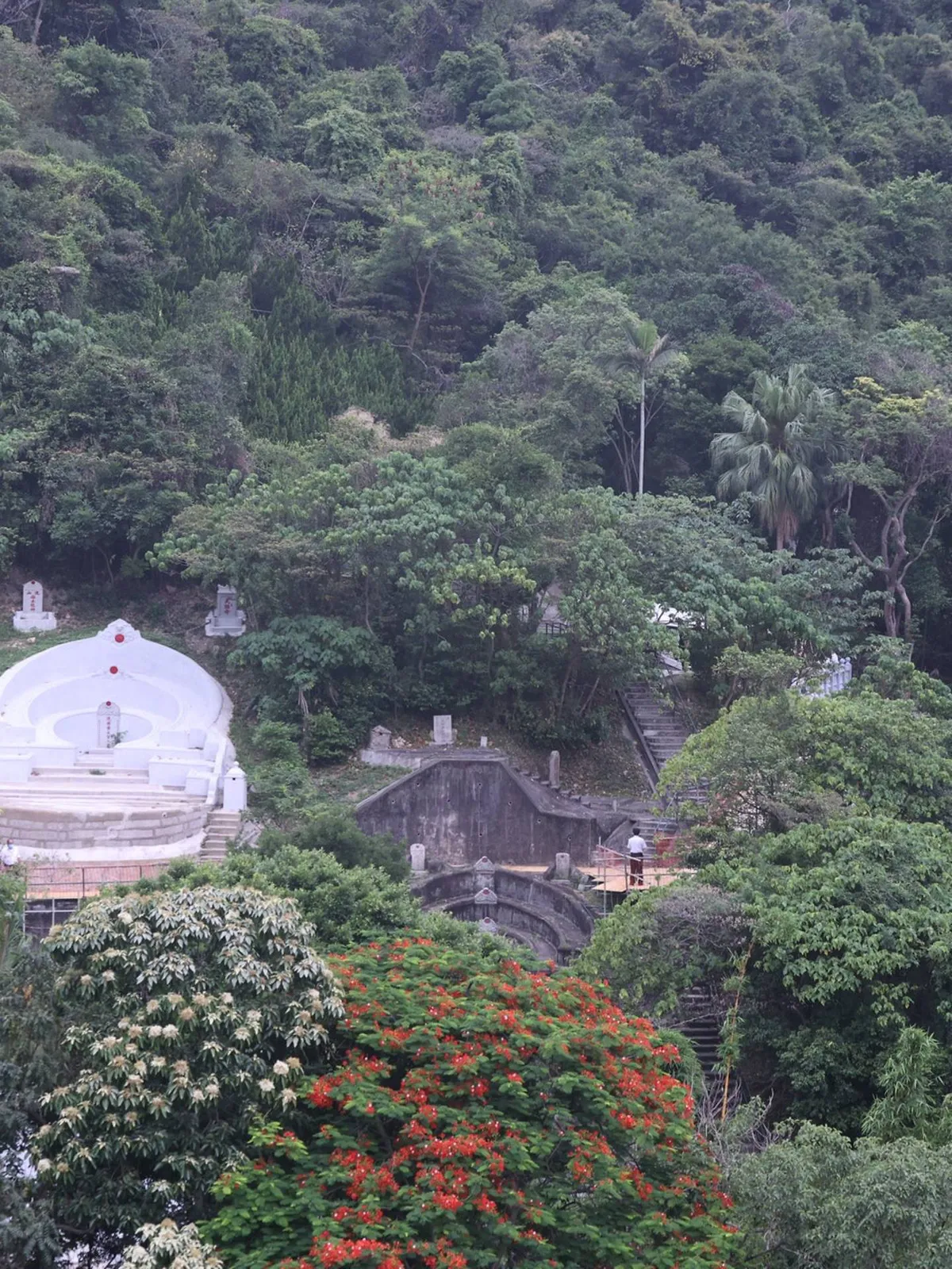 Vua s&ograve;ng b&agrave;i H&agrave; Hồng S&acirc;n đ&atilde; được ch&ocirc;n cất sau 1 năm qua đời, quan t&agrave;i trị gi&aacute; 8 triệu đ&ocirc; la Hong Kong - Ảnh 5.