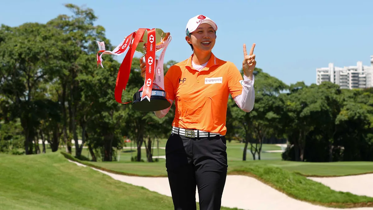 Những nhà vô địch golf tuần qua: Kim Hy Joo, Dean Burmester, Sam Burns… - Ảnh 1. Những nhà vô địch golf tuần qua: Kim Hy Joo, Dean Burmester, Sam Burns… - Ảnh 1.