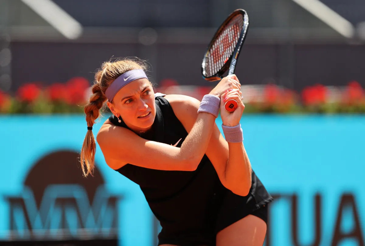 Petra Kvitova vất vả vào tứ kết đơn nữ Madrid Masters 2021 - Ảnh 1. Petra Kvitova vất vả vào tứ kết đơn nữ Madrid Masters 2021 - Ảnh 1.