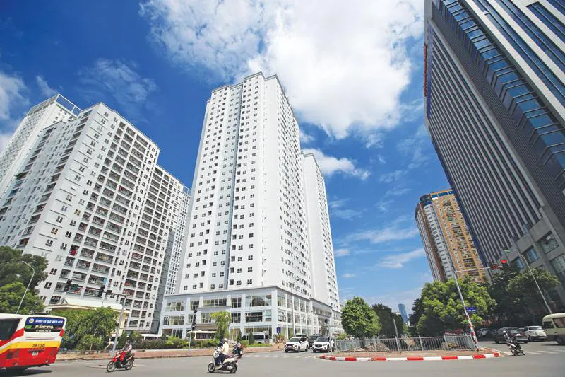 Ngân hàng siết chặt cho vay kinh doanh bất động sản - Ảnh 1.