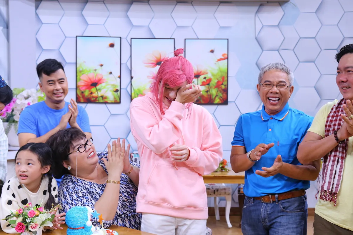 Cô bé đáng yêu Bảo Thi trong “Lật mặt 48h” bỗng trở thành con gái của Lâm Thắng trong sitcom mới - Ảnh 1.