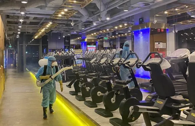 Từ 18h ngày 7/5, TP Hồ Chí Minh dừng hoạt động phòng gym, nhà hàng tiệc cưới, buffet... - Ảnh 1.