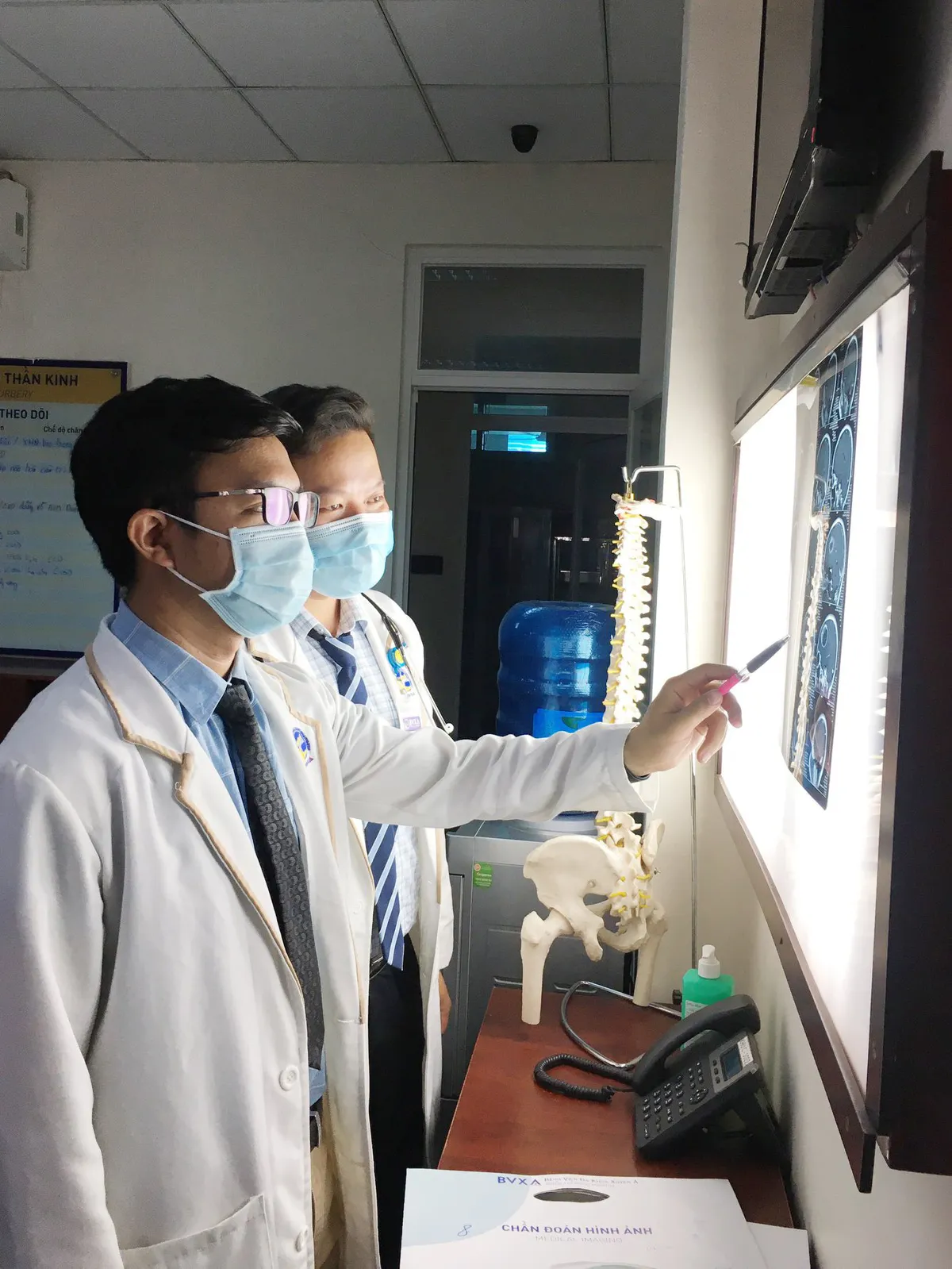 Trí nhớ lẫn lộn, đau đầu, đi khám phát hiện não có khối u to như quả cam - Ảnh 2.
