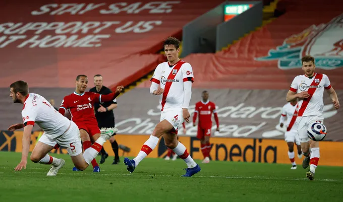 Vượt qua Southampton, Liverpool trở lại cuộc đua Top 4 - Ảnh 2. Vượt qua Southampton, Liverpool trở lại cuộc đua Top 4 - Ảnh 2.