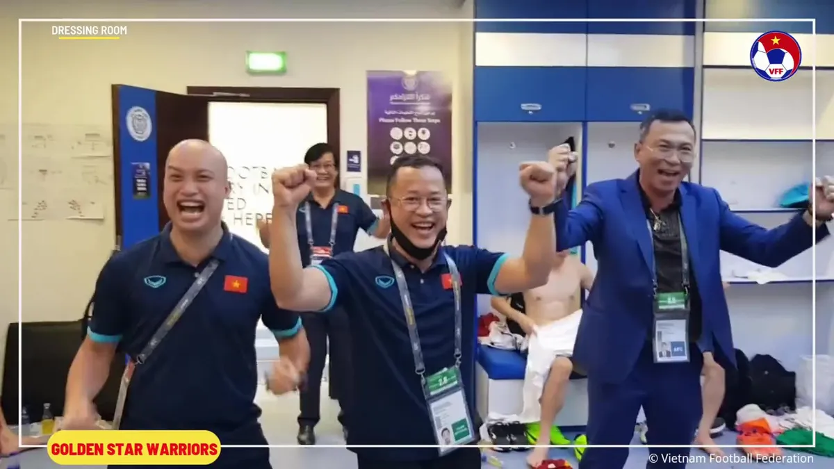 Nắm quyền tự quyết bảng G, toàn thể ĐT Việt Nam hát vang Như có Bác Hồ trong ngày vui đại thắng! - Ảnh 5. Nắm quyền tự quyết bảng G, toàn thể ĐT Việt Nam hát vang Như có Bác Hồ trong ngày vui đại thắng! - Ảnh 5.