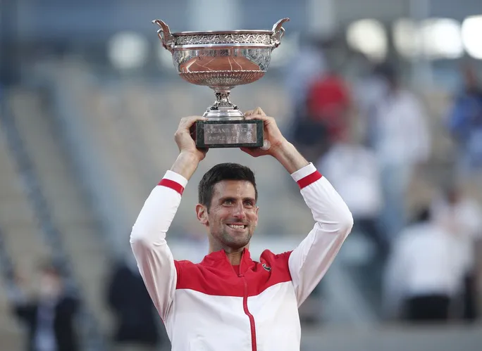 Ngược dòng ngoạn mục trước Tsitsipas, Djokovic vô địch Pháp mở rộng 2021 - Ảnh 7. Ngược dòng ngoạn mục trước Tsitsipas, Djokovic vô địch Pháp mở rộng 2021 - Ảnh 7.