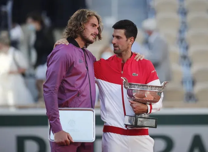 Ngược dòng ngoạn mục trước Tsitsipas, Djokovic vô địch Pháp mở rộng 2021 - Ảnh 6. Ngược dòng ngoạn mục trước Tsitsipas, Djokovic vô địch Pháp mở rộng 2021 - Ảnh 6.