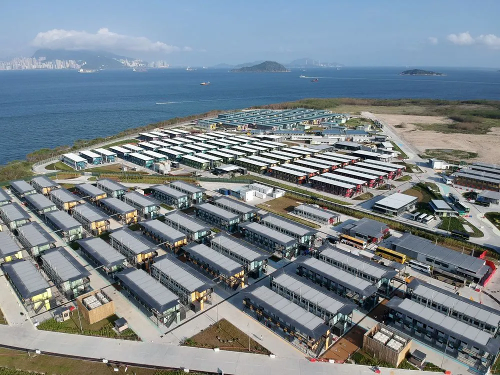 T&iacute;nh hai mặt của giải ph&aacute;p bế quan tỏa cảng ngừa COVID-19 - Ảnh 2.