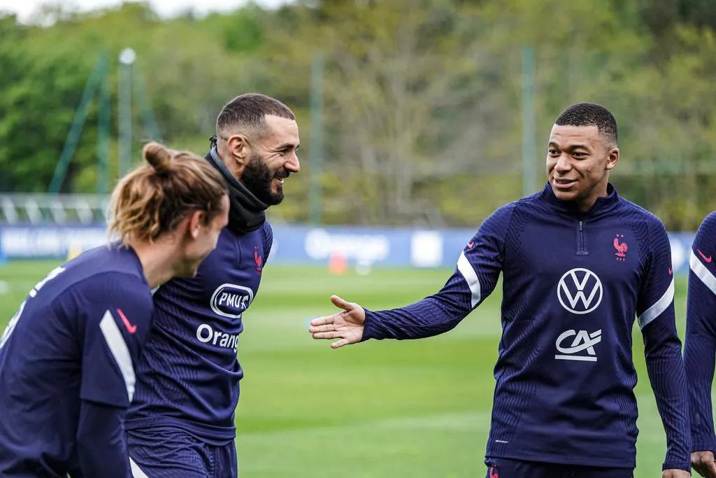 Trước trận ĐT Ph&aacute;p - Xứ Wales: HLV Deschamps thử nghiệm h&agrave;ng c&ocirc;ng với Benzema - Ảnh 1.