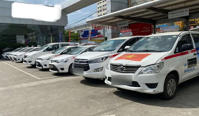 Doanh nghiệp gặp khó, dân văn phòng chạy xe ôm, tài xế taxi về quê vì ế - Ảnh 2.