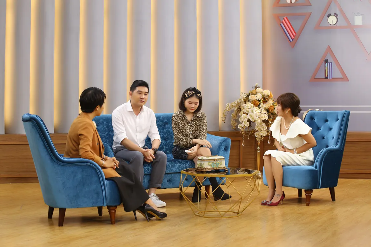 Diễn vi&ecirc;n Minh Quốc chạy th&ecirc;m xe &ocirc;m c&ocirc;ng nghệ để lo toan cho gia đ&igrave;nh nhỏ - Ảnh 1.