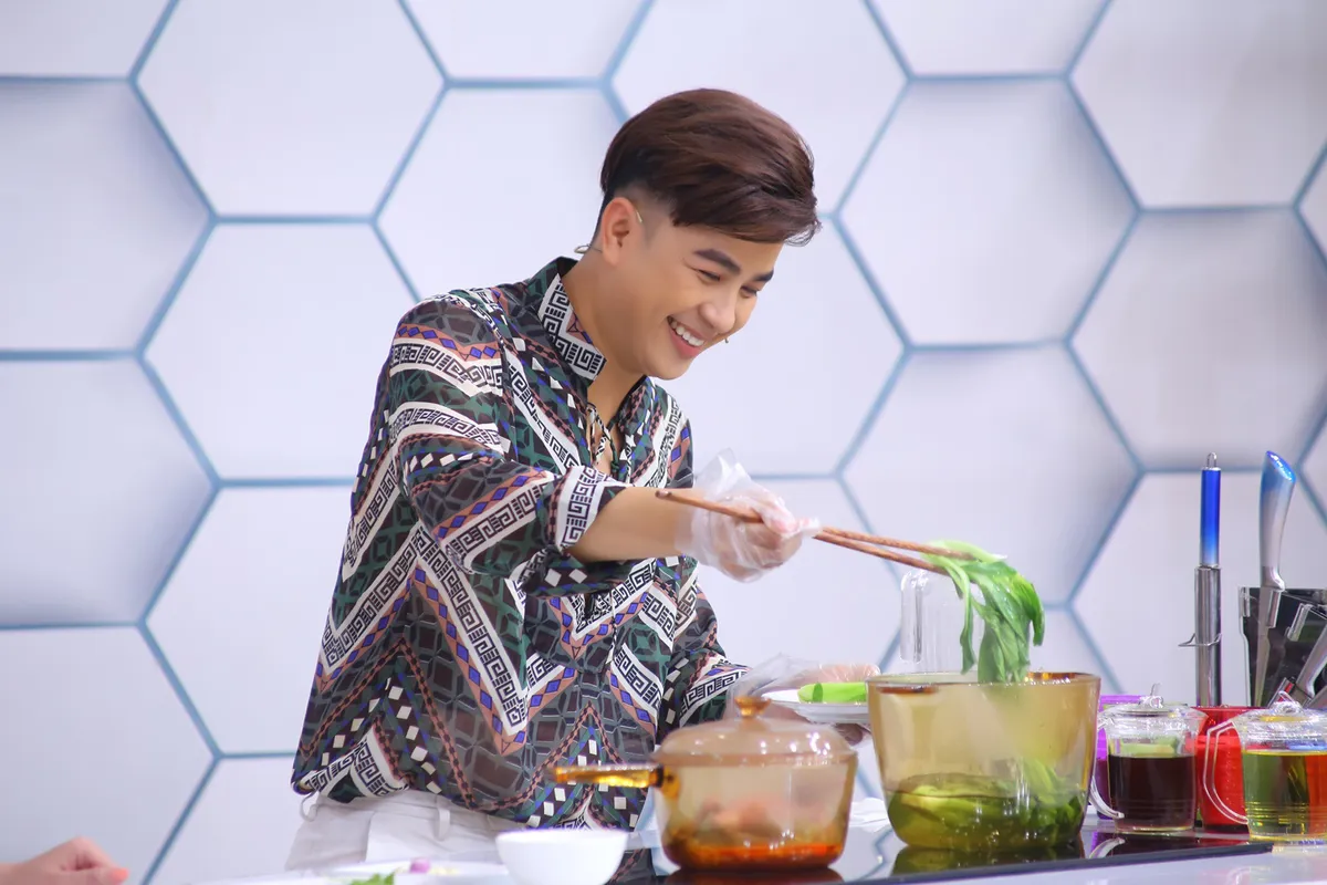 &ldquo;Thần tượng tuổi teen&rdquo; Dương Hiếu Nghĩa bị tố &ldquo;cắt mắt, gọt cằm&rdquo; - Ảnh 4.