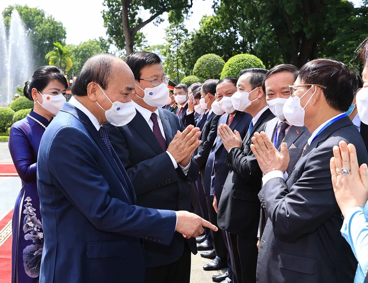 [ẢNH] Lễ đón Tổng Bí thư, Chủ tịch nước Lào Thongloun Sisoulith thăm hữu nghị chính thức Việt Nam - Ảnh 17.