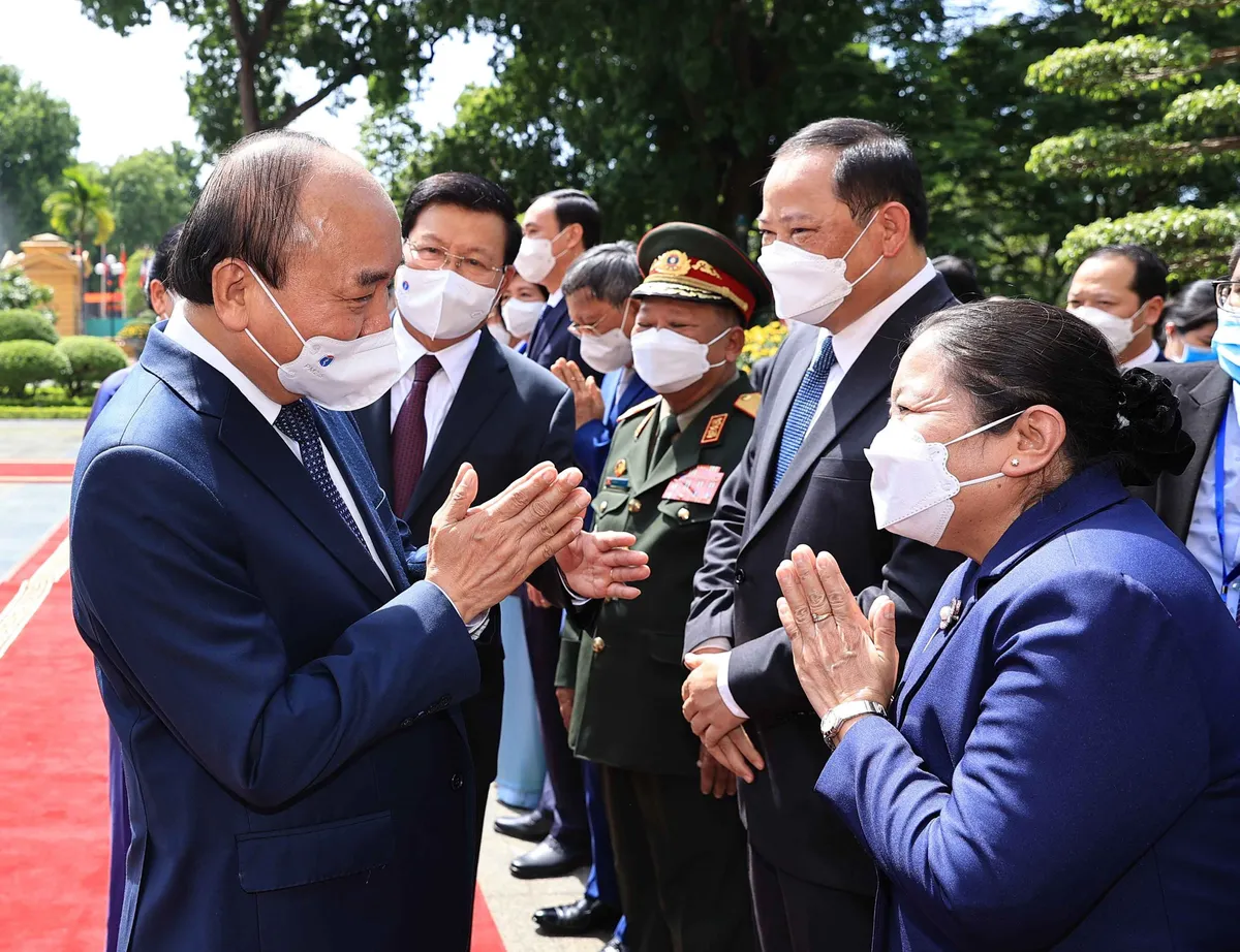 [ẢNH] Lễ đón Tổng Bí thư, Chủ tịch nước Lào Thongloun Sisoulith thăm hữu nghị chính thức Việt Nam - Ảnh 15.