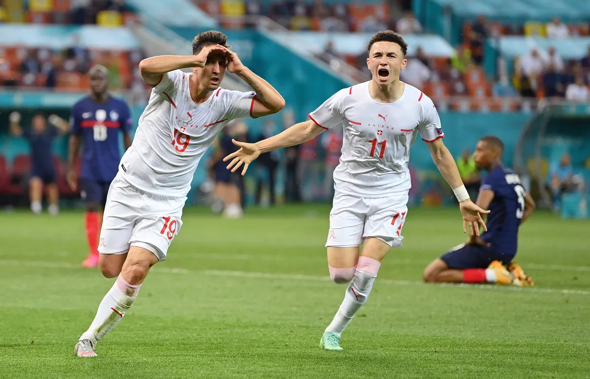ĐT Pháp bị loại cay đắng, HLV Deschamps đau đớn, Mbappe nói lời xin lỗi - Ảnh 1. ĐT Pháp bị loại cay đắng, HLV Deschamps đau đớn, Mbappe nói lời xin lỗi - Ảnh 1.