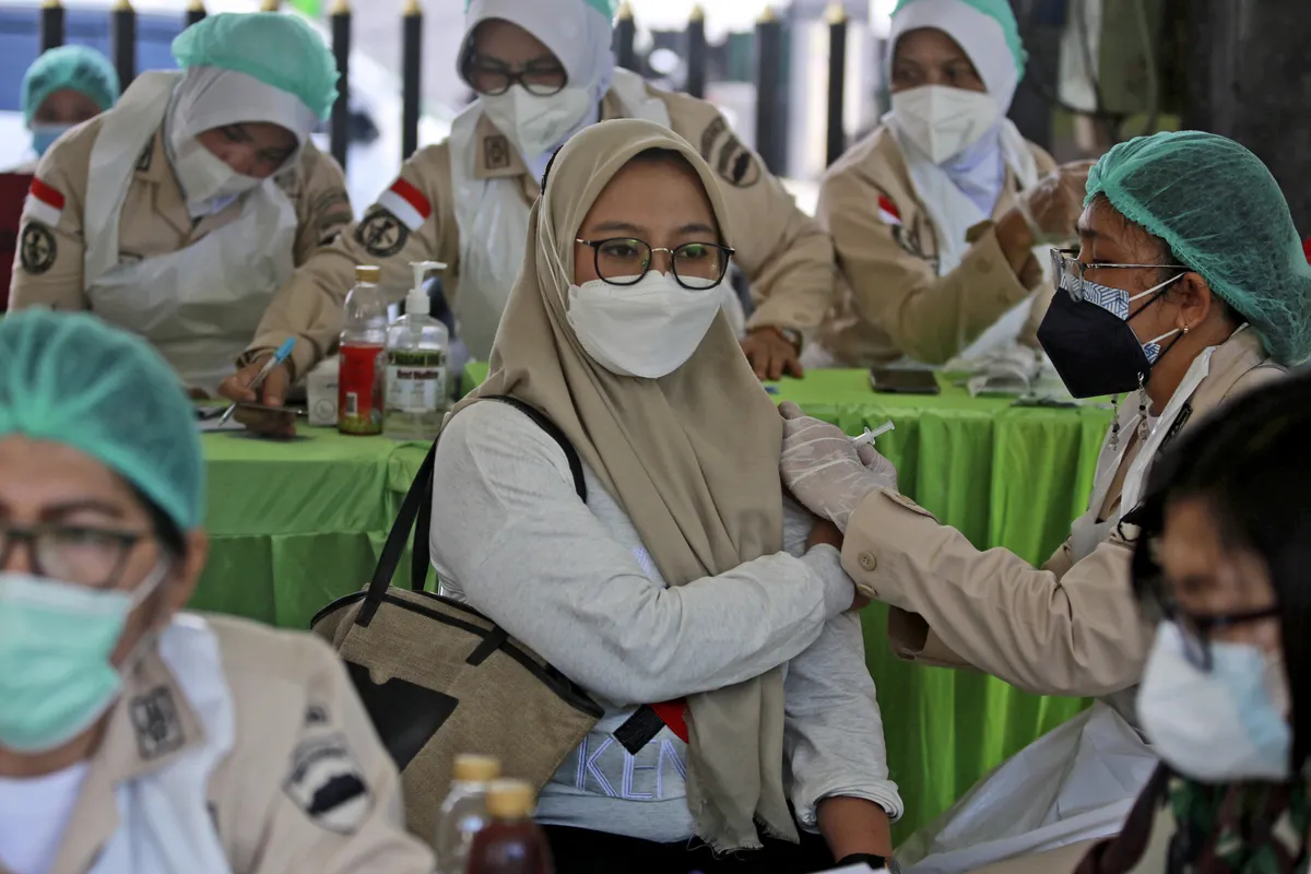 Kỷ lục hơn 20.000 ca mới/ngày, Indonesia bên bờ vực trở thành Ấn Độ thứ hai - Ảnh 1.