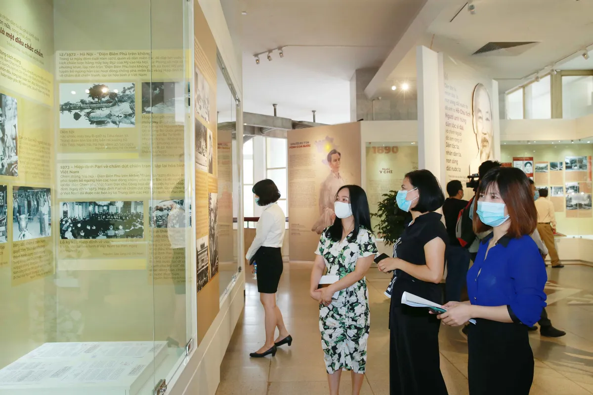 Khai mạc trưng b&agrave;y chuy&ecirc;n đề &ldquo;Người đi t&igrave;m h&igrave;nh của nước&rdquo; - Ảnh 2.