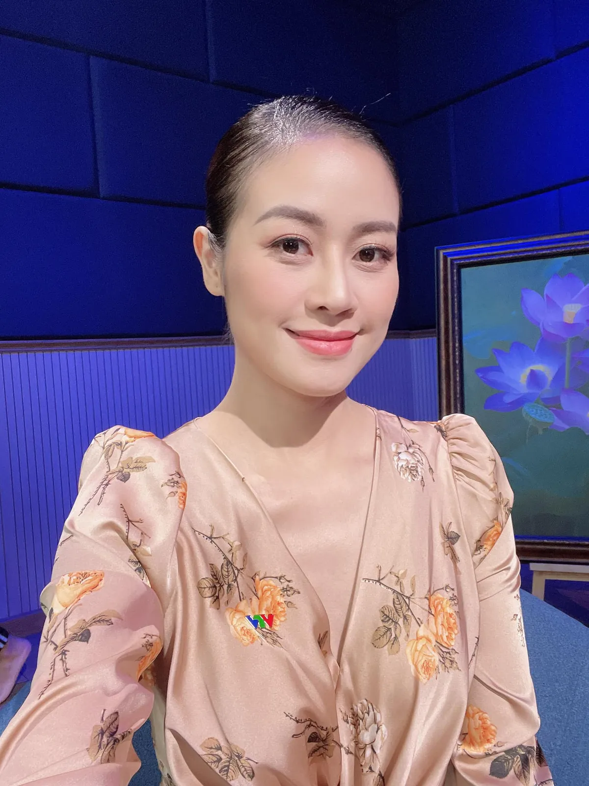 MC Phí Linh khoe trang phục mùa hè mát mắt - Ảnh 7.