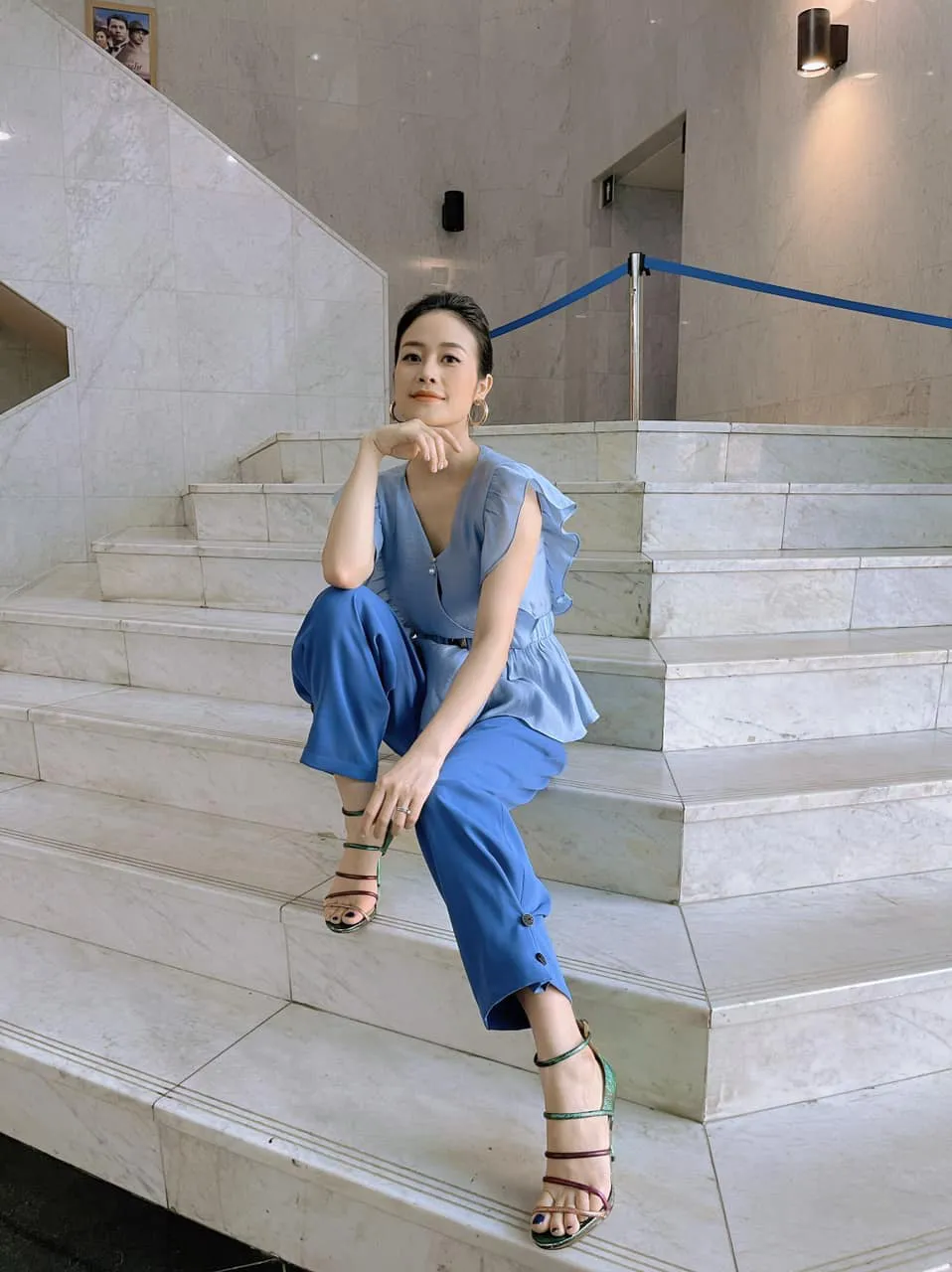 MC Phí Linh khoe trang phục mùa hè mát mắt - Ảnh 3.