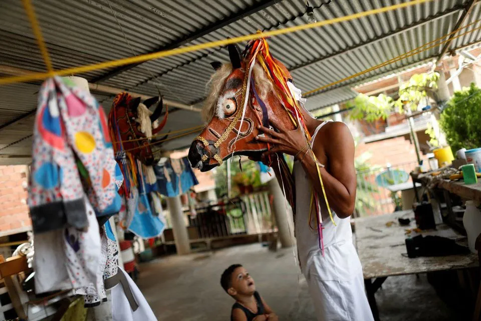 “Vũ công Quỷ” mong cầu đại dịch kết thúc tại lễ hội ở Venezuela - Ảnh 4.