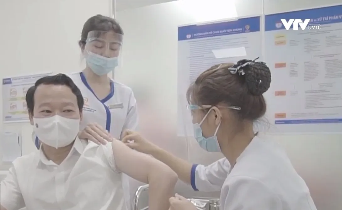 Yên Bái mở rộng hệ thống tiêm chủng, giảm tiếp xúc trong mùa dịch COVID-19 - Ảnh 1.