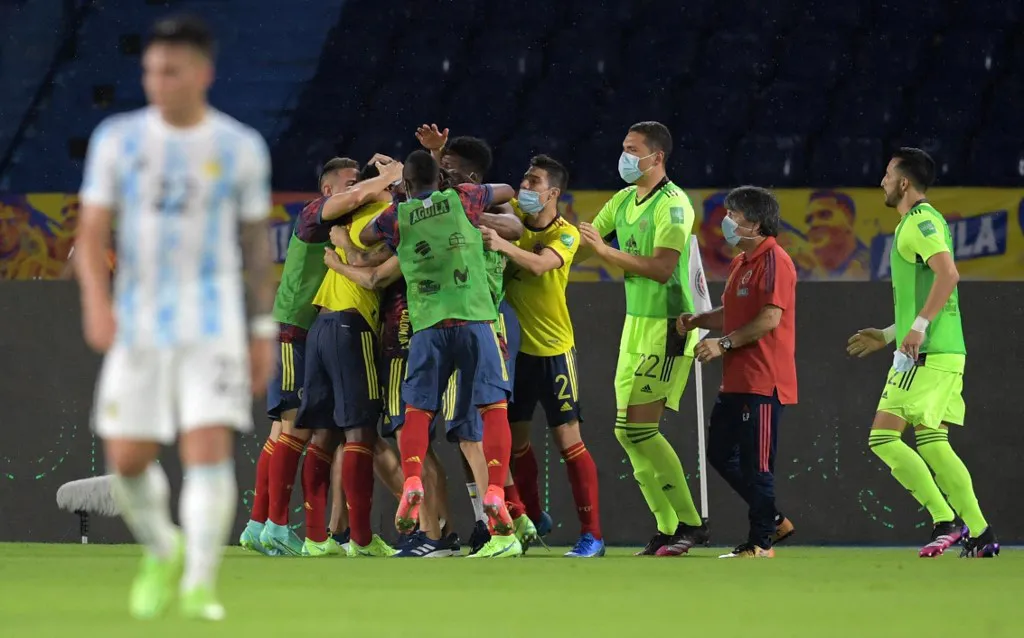 Dẫn trước 2 bàn, Argentina vẫn mất điểm tiếc nuối trước Colombia - Ảnh 2. Dẫn trước 2 bàn, Argentina vẫn mất điểm tiếc nuối trước Colombia - Ảnh 2.