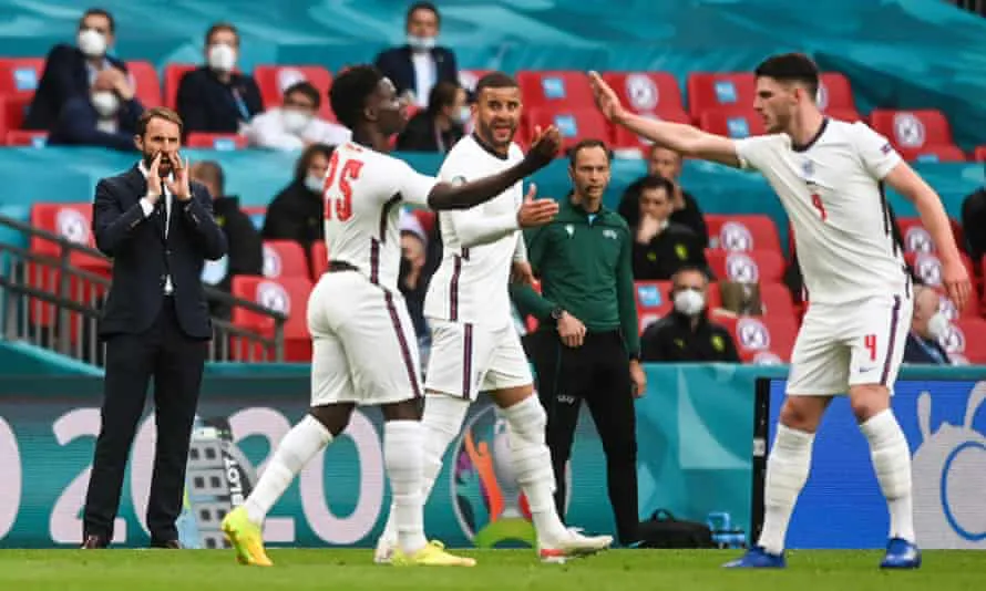 CĐV Anh khó sang Italia dự trận Tứ kết EURO 2020 - Ảnh 2. CĐV Anh khó sang Italia dự trận Tứ kết EURO 2020 - Ảnh 2.
