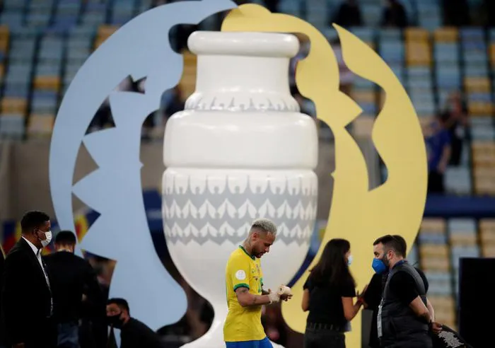 Neymar bật khóc khi Brazil thất bại tại chung kết Copa America 2021 - Ảnh 9. Neymar bật khóc khi Brazil thất bại tại chung kết Copa America 2021 - Ảnh 9.