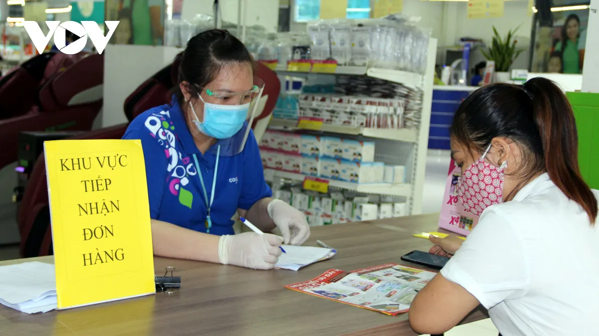 &ldquo;Pick & Ship&rdquo; - Phương thức mua sắm mới thời COVID-19 - Ảnh 1.