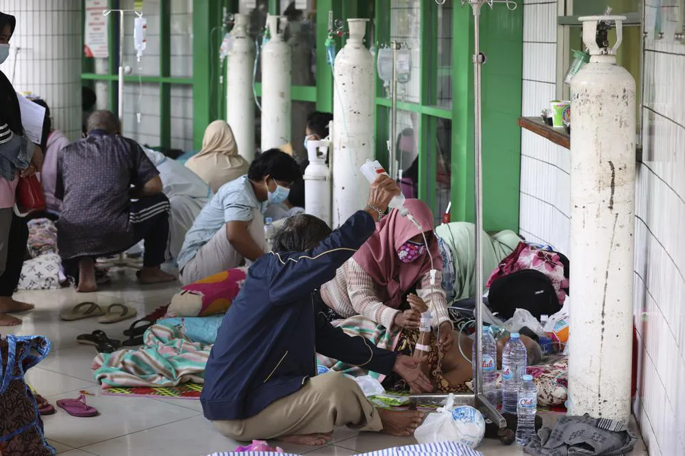 Indonesia trở thành tâm dịch của châu Á, Malaysia đưa COVID-19 vào Chính sách an ninh quốc gia - Ảnh 1.