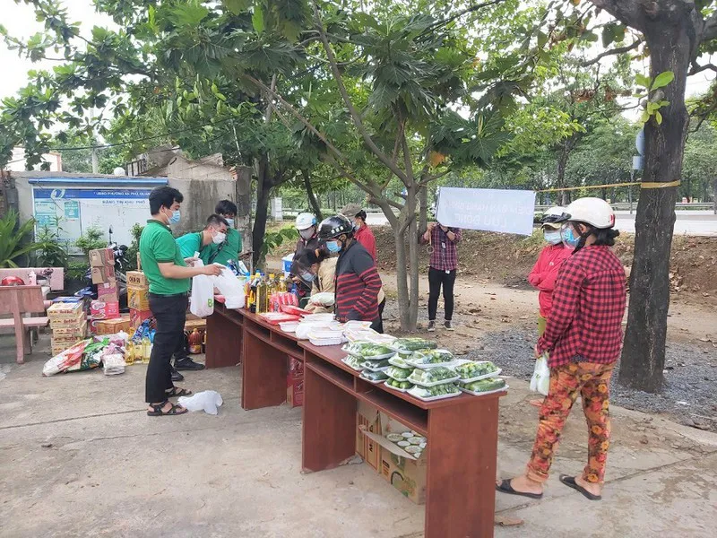 TP Hồ Chí Minh đa dạng kênh phân phối, đảm bảo cung ứng hàng hóa cho người dân - Ảnh 2.