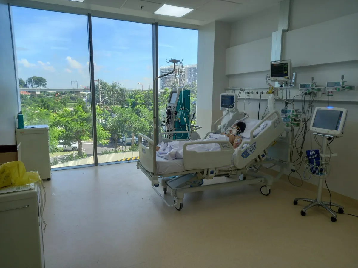 Cận cảnh phòng điều trị bệnh nhân COVID-19 nguy kịch tại TP. Hồ Chí Minh - Ảnh 4. Cận cảnh phòng điều trị bệnh nhân COVID-19 nguy kịch tại TP. Hồ Chí Minh - Ảnh 4.