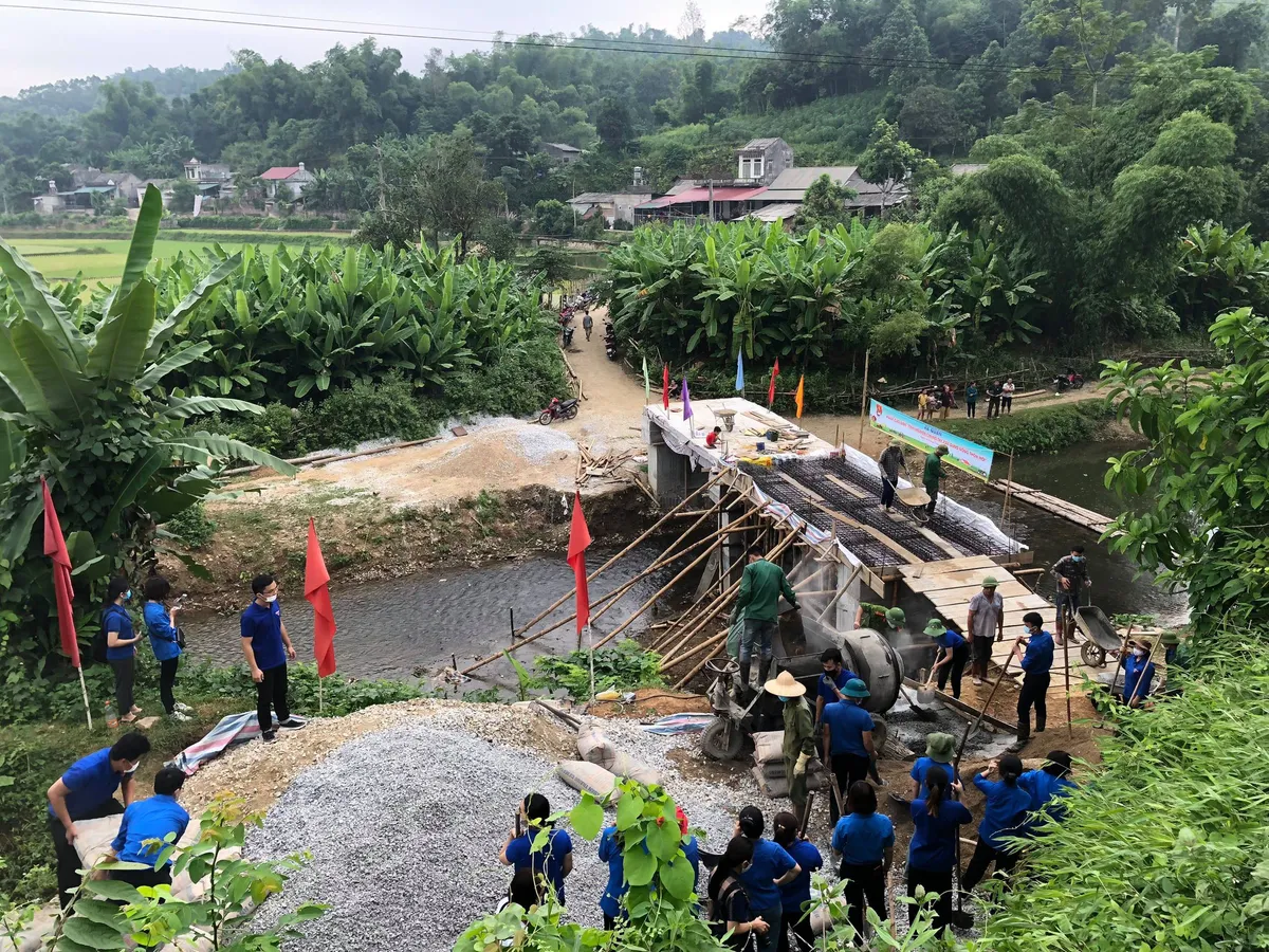 Đoàn thanh niên ra quân Ngày cao điểm Tình nguyện chung tay xây dựng nông thôn mới - Ảnh 3.