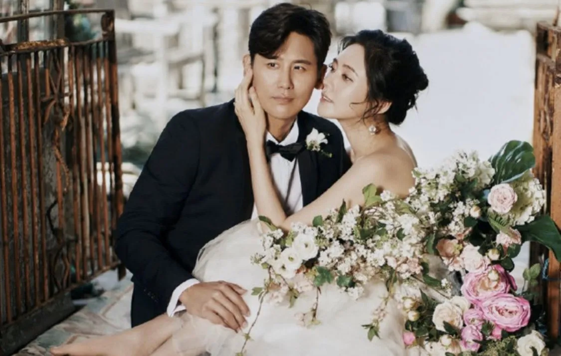 Vu Hiểu Quang phủ nhận lừa dối vợ Choo Jahyun khi bị bắt gặp để phụ nữ lạ ngồi l&ecirc;n đ&ugrave;i - Ảnh 1.