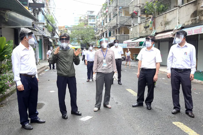 Phó Thủ tướng Vũ Đức Đam: Trong vùng nguy cơ rất cao, các nhà tuyệt đối không tiếp xúc với nhau - Ảnh 1.