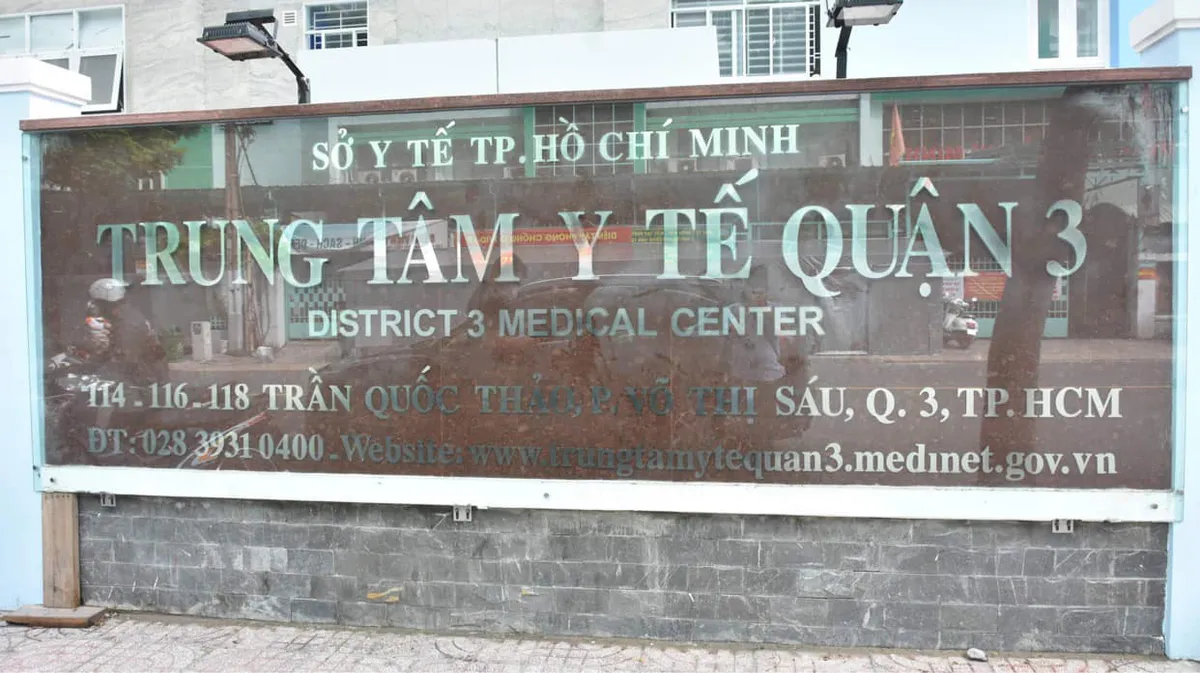 TP. Hồ Chí Minh tiêm vaccine phòng COVID-19 cho người trên 65 tuổi - Ảnh 1. TP. Hồ Chí Minh tiêm vaccine phòng COVID-19 cho người trên 65 tuổi - Ảnh 1.