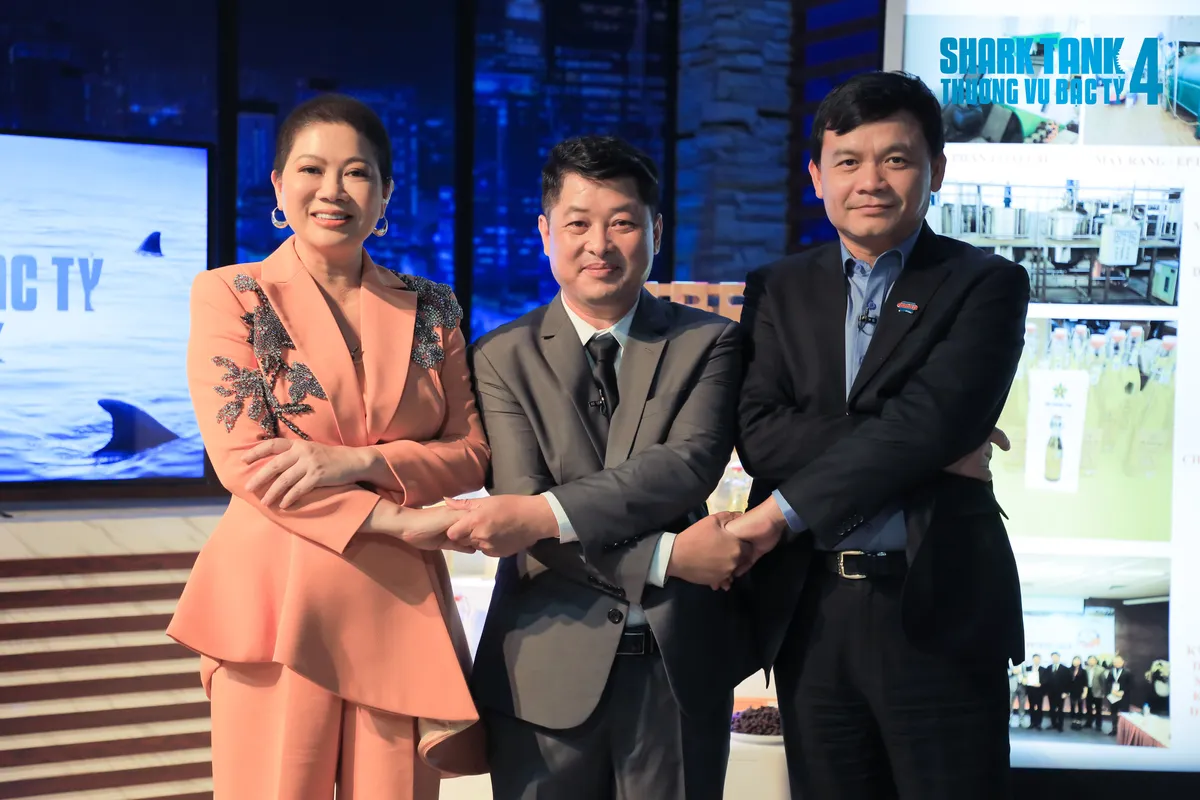 Shark Tank: Bỏ 19 năm làm ở Bộ ra khởi nghiệp, startup được 2 cá mập đầu tư - Ảnh 6.