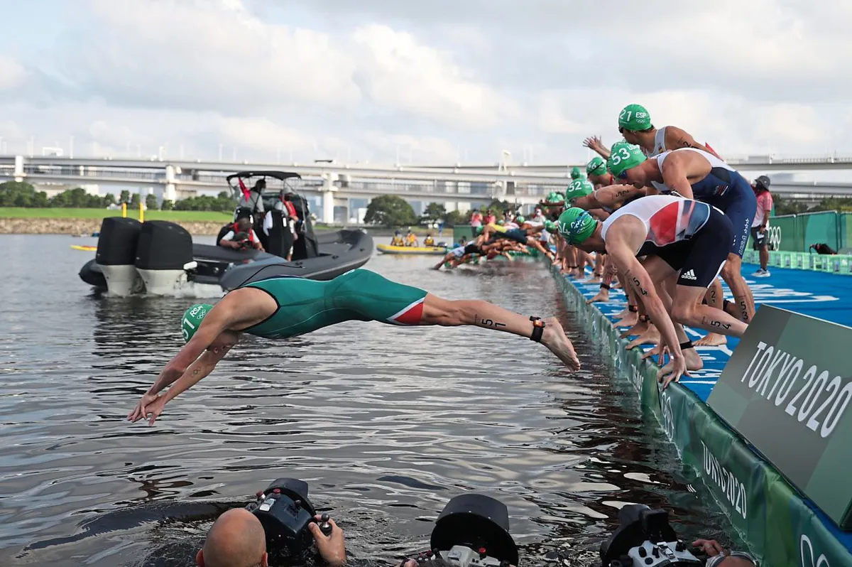 Olympic Tokyo 2020 | Sự cố nguy hiểm tại nội dung 3 môn phối hợp - Ảnh 1.