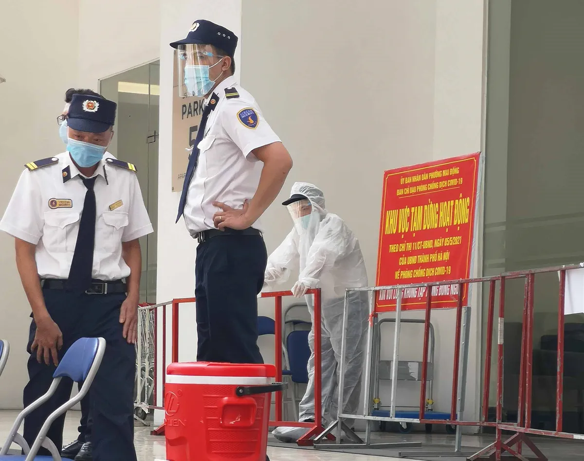 H&agrave; Nội tạm phong tỏa t&ograve;a Park 5 Times City do c&oacute; 2 ca nghi mắc COVID-19 - Ảnh 2.