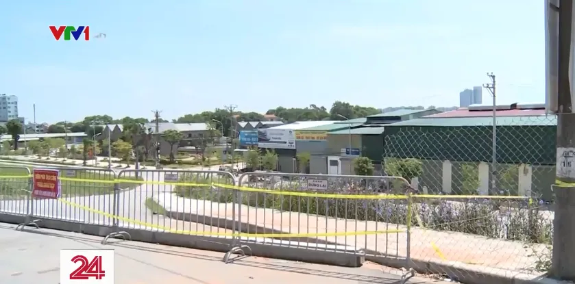 H&agrave; Nội phong tỏa chặt x&atilde; B&aacute;t Tr&agrave;ng khi ph&aacute;t hiện c&aacute;c ca nghi mắc COVID-19 - Ảnh 2.